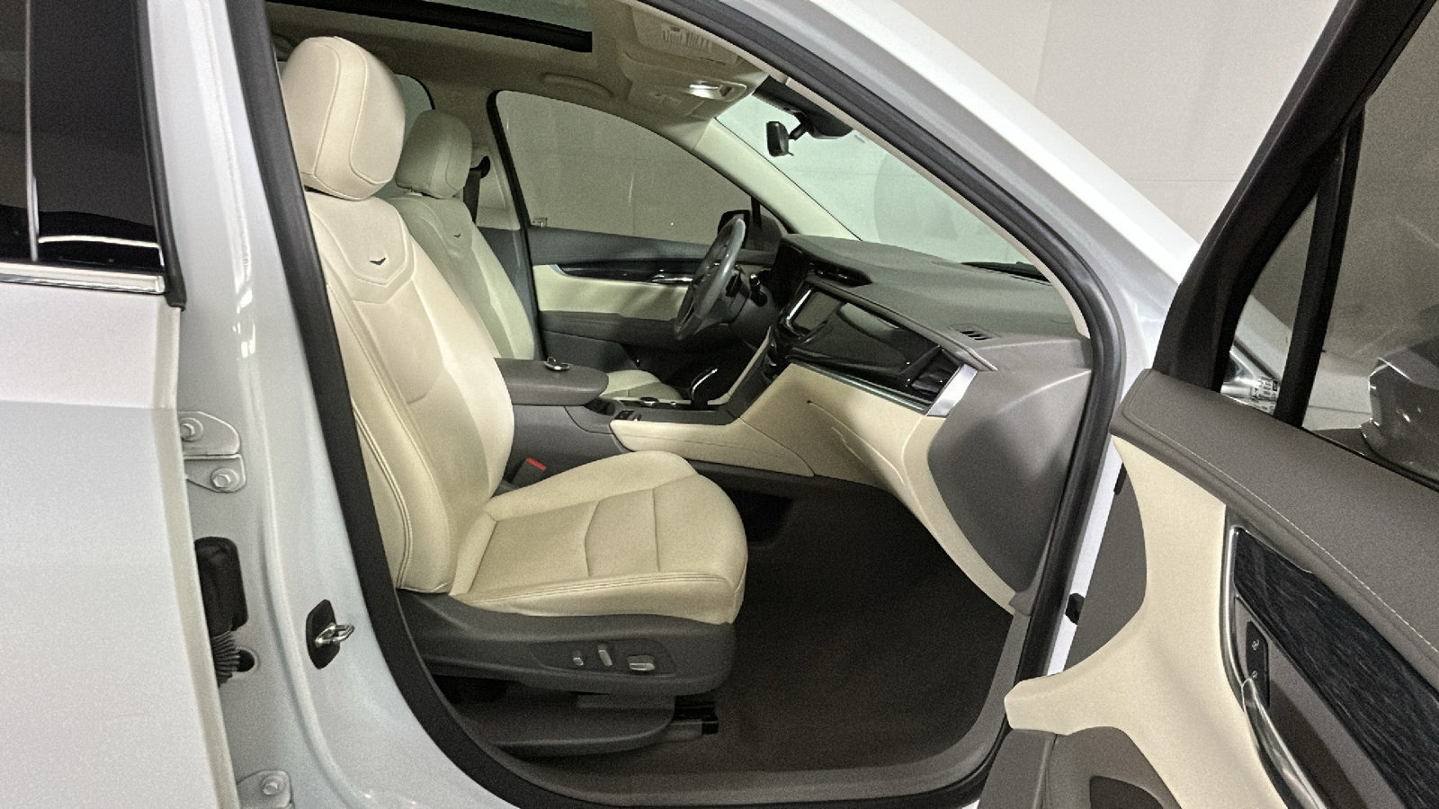 Used 2021 Cadillac XT6 Premium Luxury AWD/4WD image 36