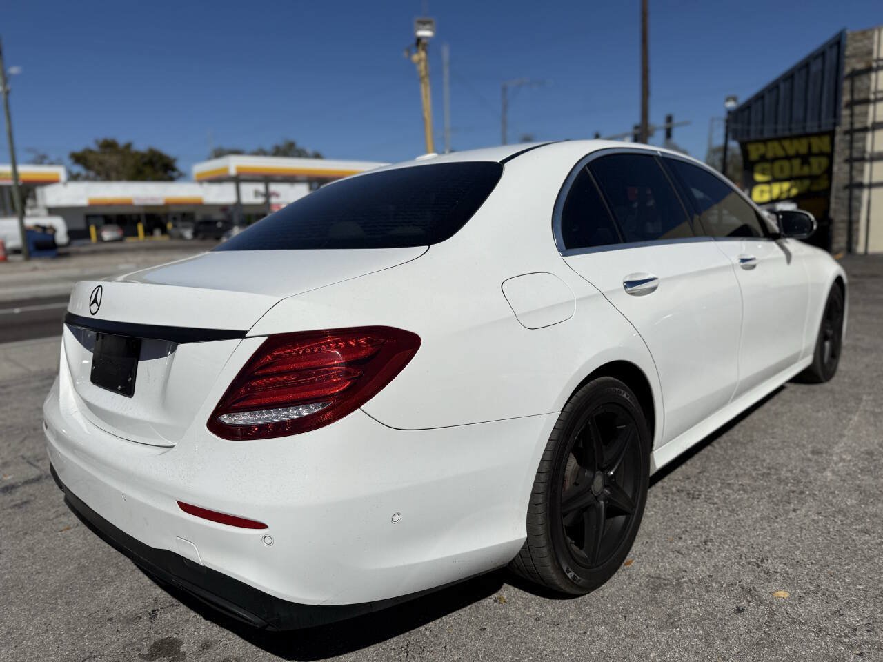 Used 2017 Mercedes-Benz E 300 4MATIC image 7