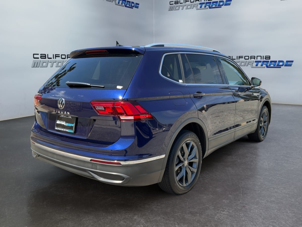 Used 2023 Volkswagen Tiguan SE w/ Panoramic Sunroof Package FWD image 5