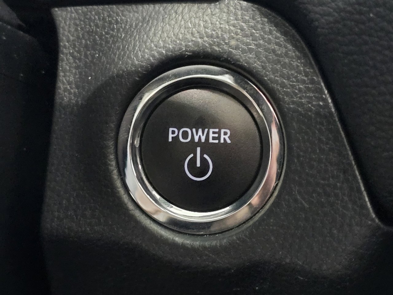 Used 2024 Toyota RAV4 XSE AWD/4WD image 31
