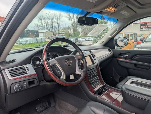 Used 2013 Cadillac Escalade Luxury image 8