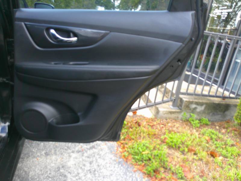 Used 2017 Nissan Rogue S image 24
