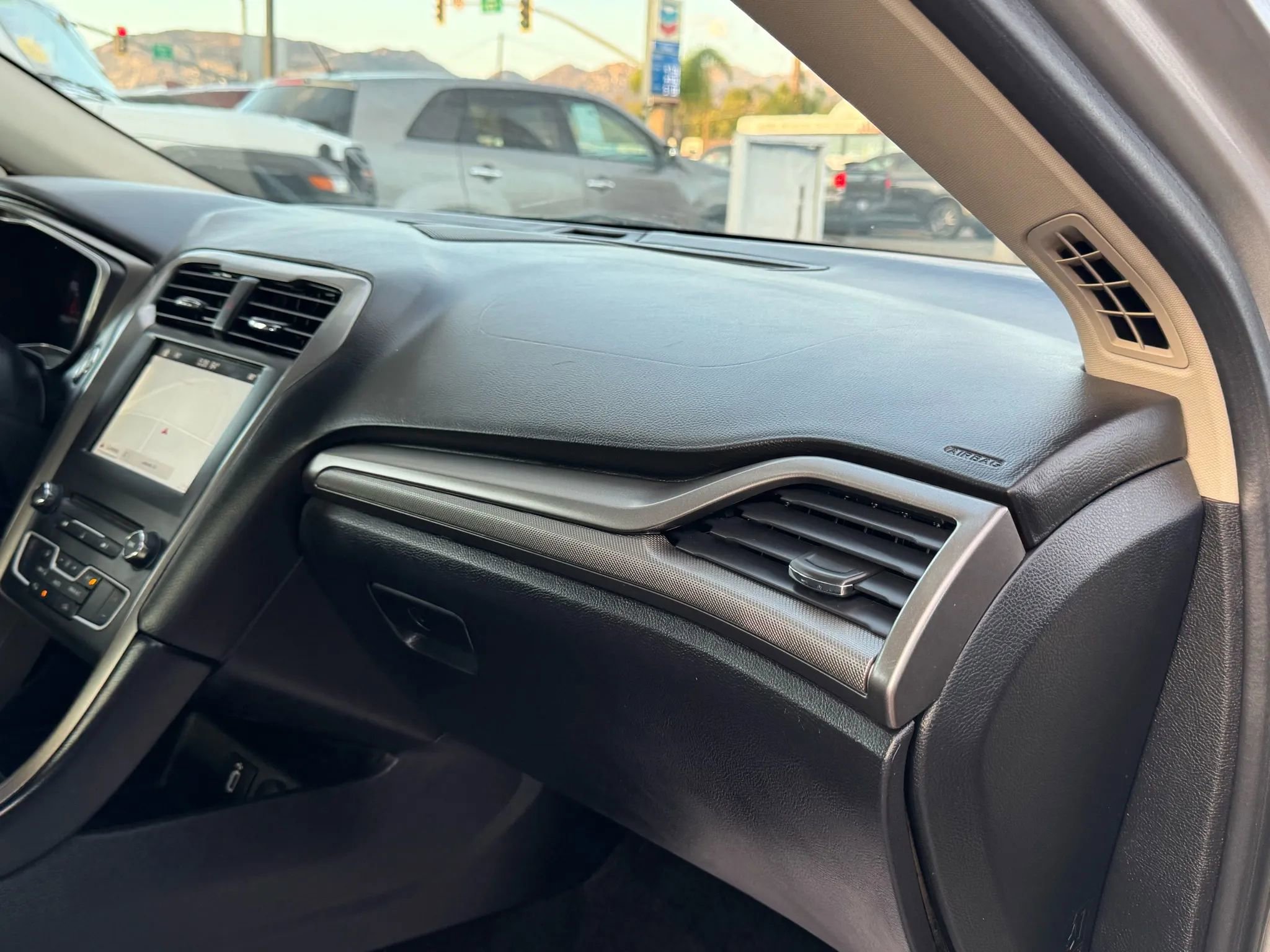 Used 2017 Ford Fusion SE w/ Fusion SE Technology Package FWD image 29