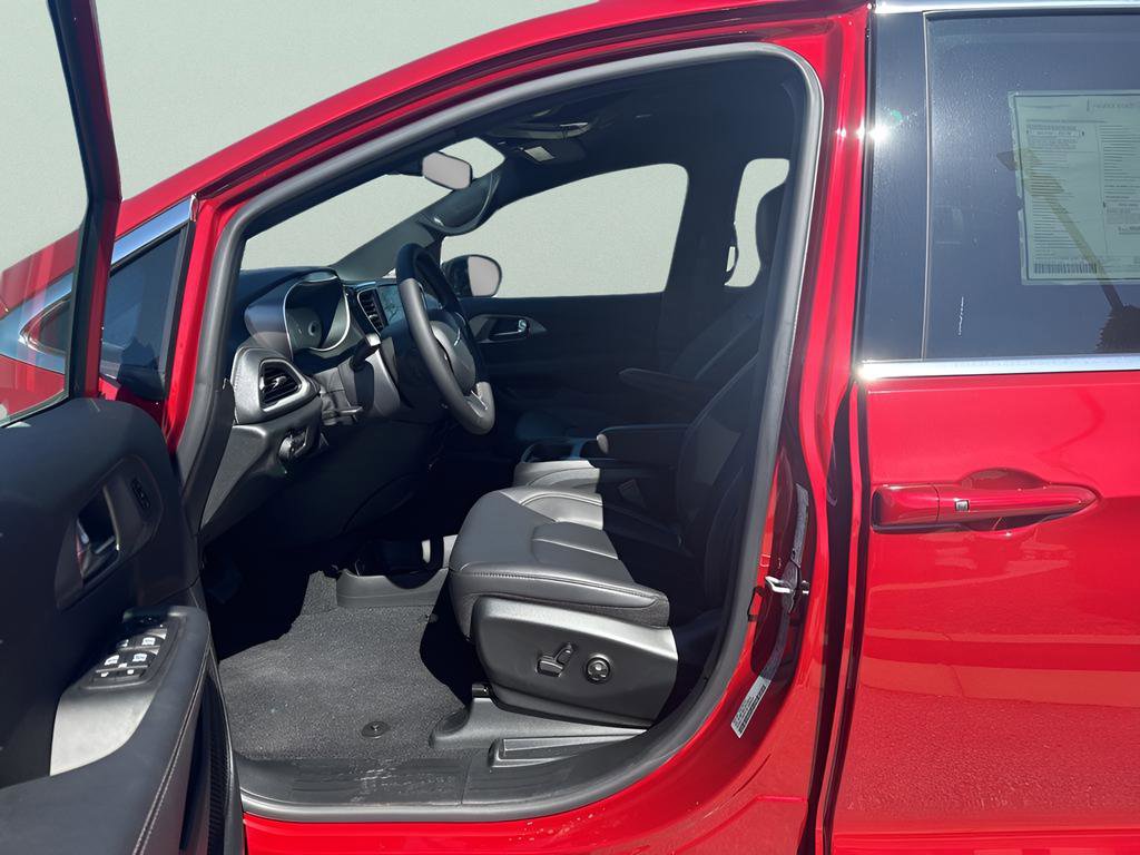 New 2026 Chrysler Pacifica Select FWD image 9