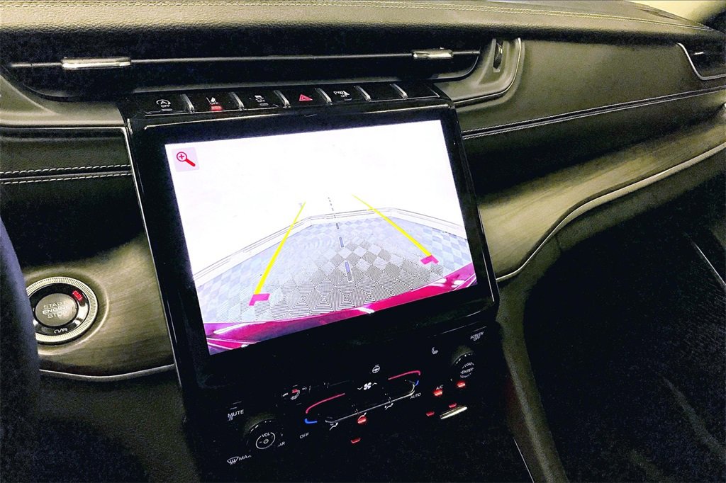 Used 2023 Jeep Grand Cherokee Limited w/ Black Appearance Package image 20