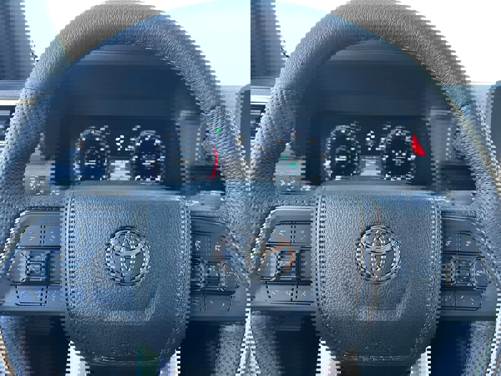 Certified 2025 Toyota Tacoma TRD Off-Road image 16