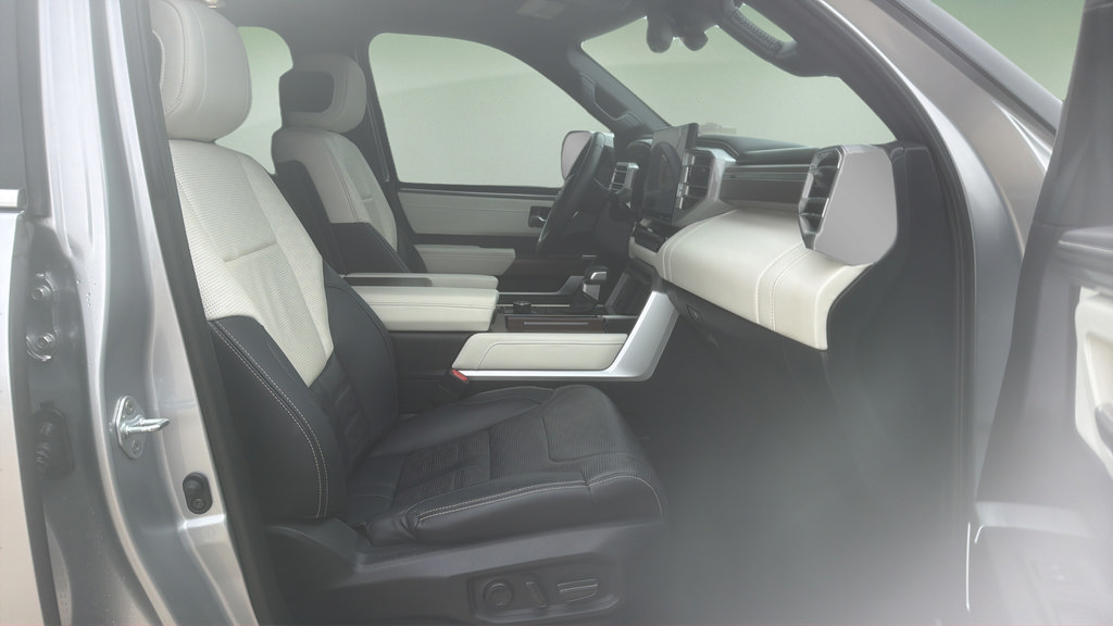 Used 2023 Toyota Sequoia Capstone AWD/4WD image 11