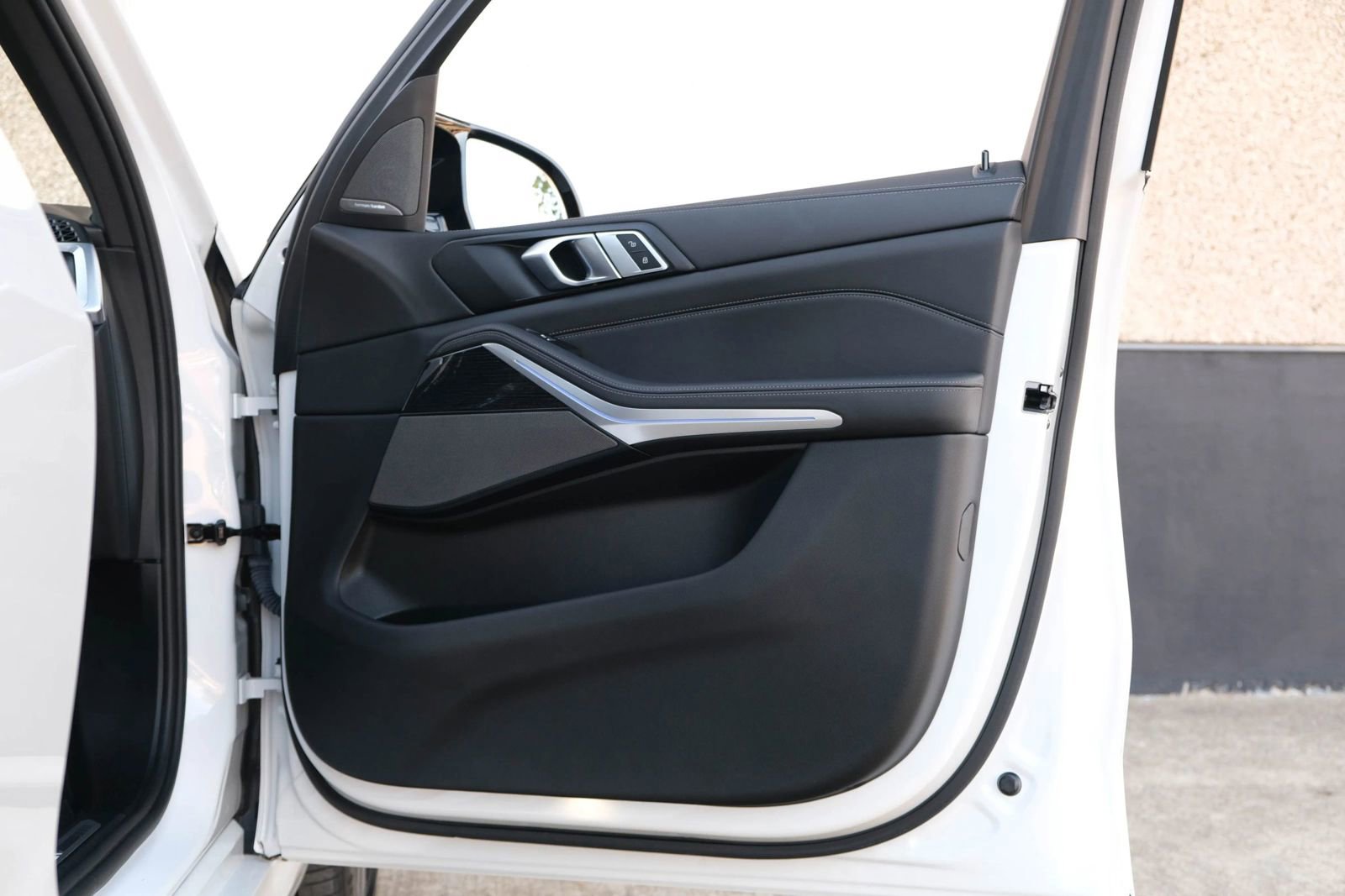 Used 2024 BMW X5 M60i w/ Executive Package image 31