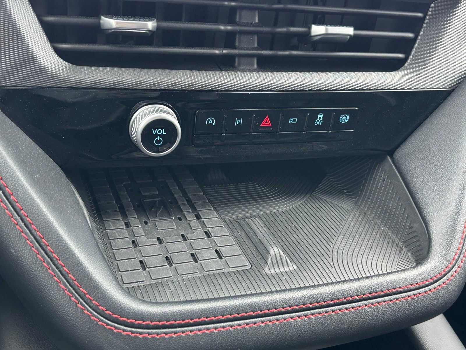 Used 2025 Ford Explorer ST image 24