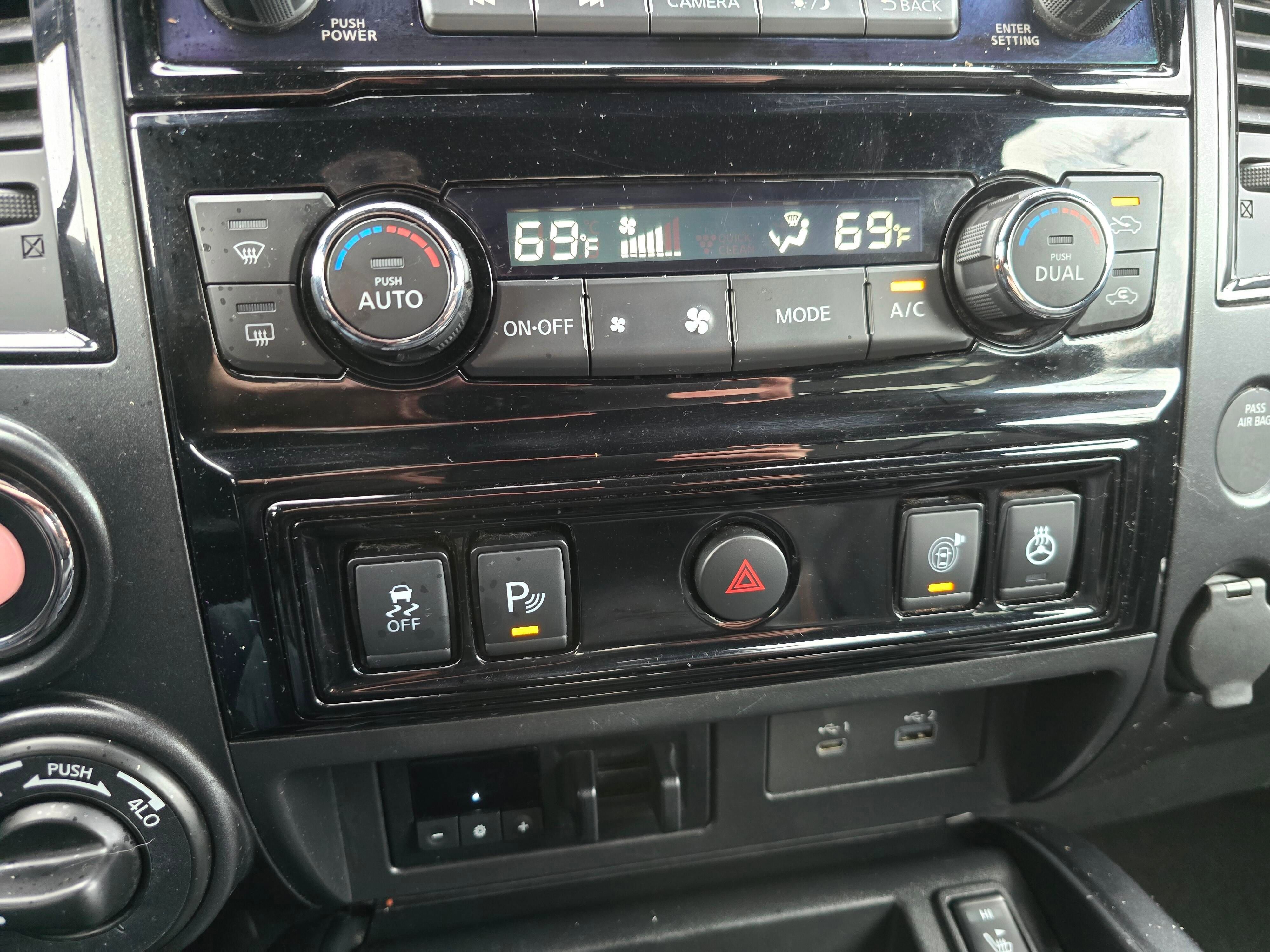 Used 2021 Nissan Titan PRO-4X w/ Pro-4x Convenience Package image 19