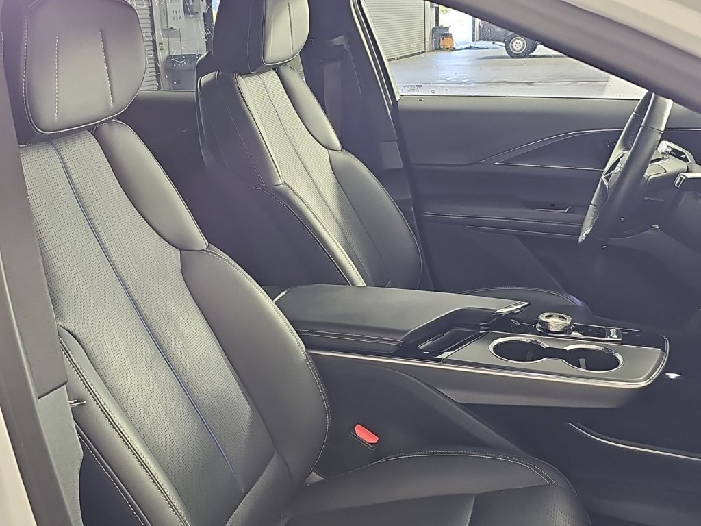 Used 2024 Cadillac Lyriq Sport RWD image 22
