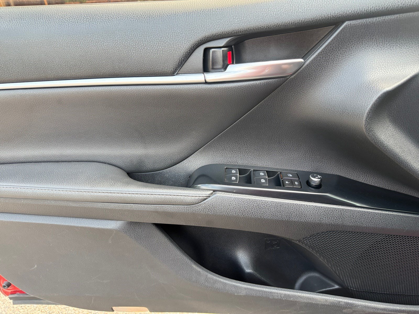 Used 2019 Toyota Camry XSE FWD image 13