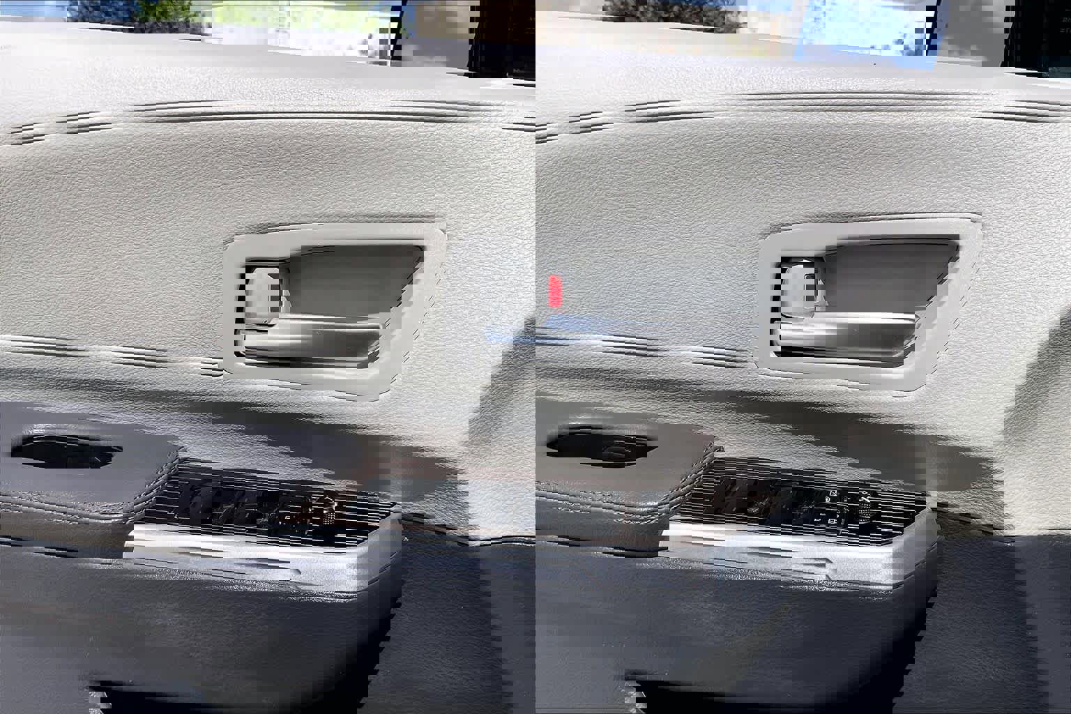 Used 2024 Toyota Sienna XLE FWD image 57