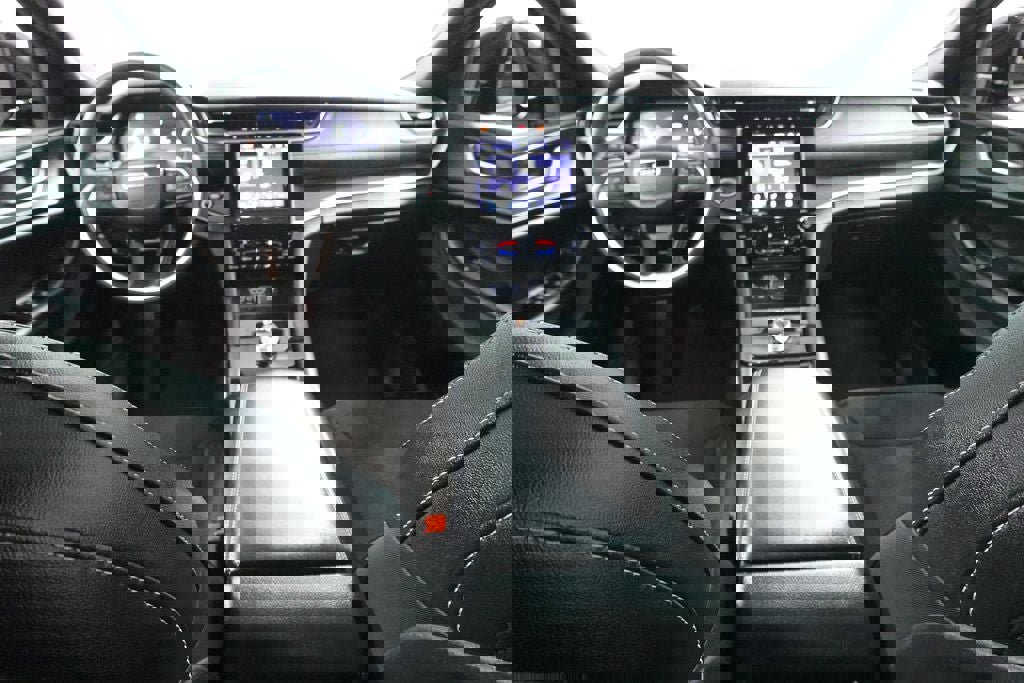 Used 2023 Jeep Grand Cherokee L Altitude image 10