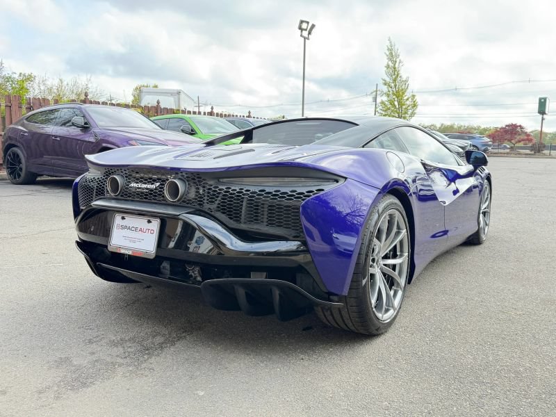 Used 2023 McLaren Artura RWD image 7