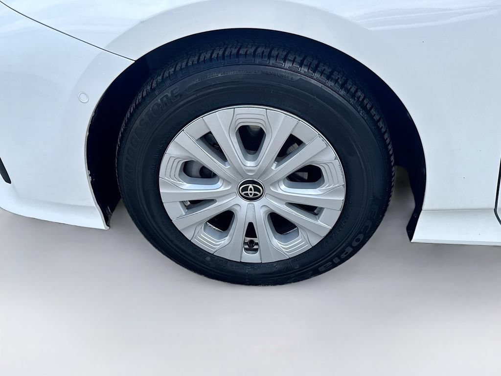 Used 2022 Toyota Prius LE FWD image 38