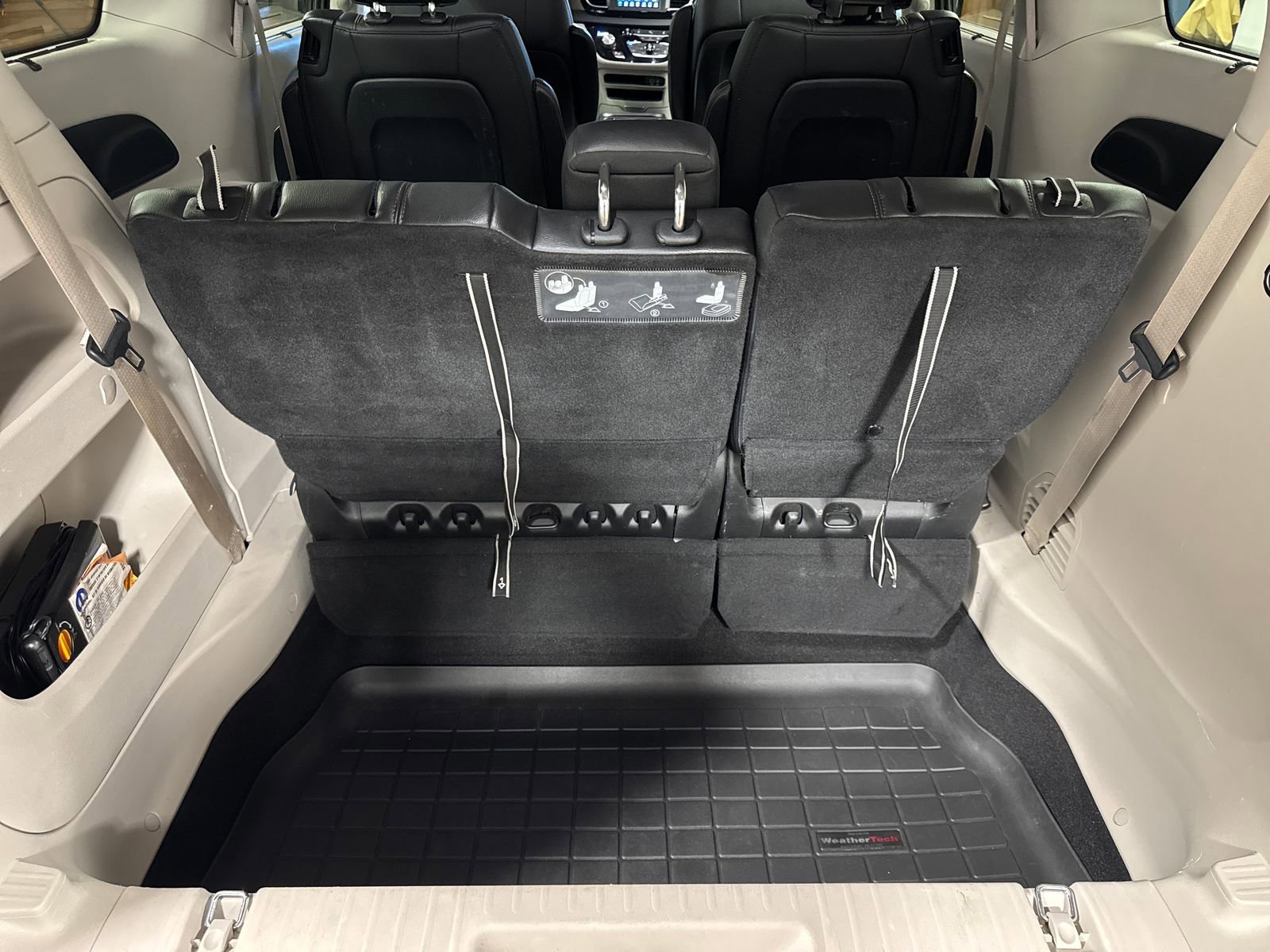 Used 2018 Chrysler Pacifica Touring-L FWD image 28
