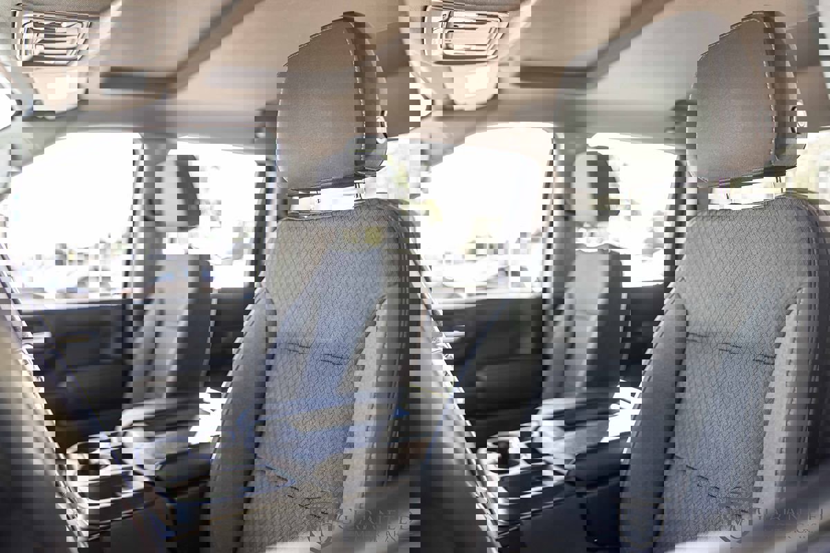 Used 2022 Chevrolet Silverado 2500 Custom w/ Custom Value Package image 17