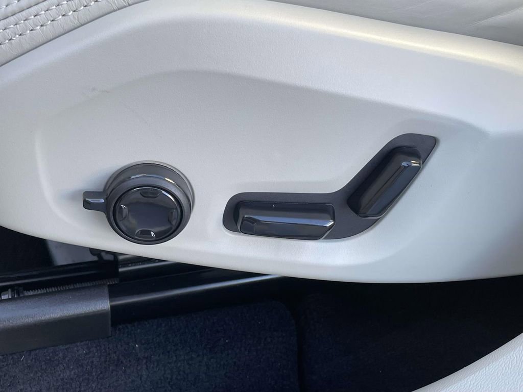 New 2026 Volvo XC60 B5 Ultra w/ Protection Package Premier image 7