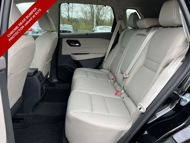 Used 2023 Nissan Rogue SV w/ SV Premium B Package image 5