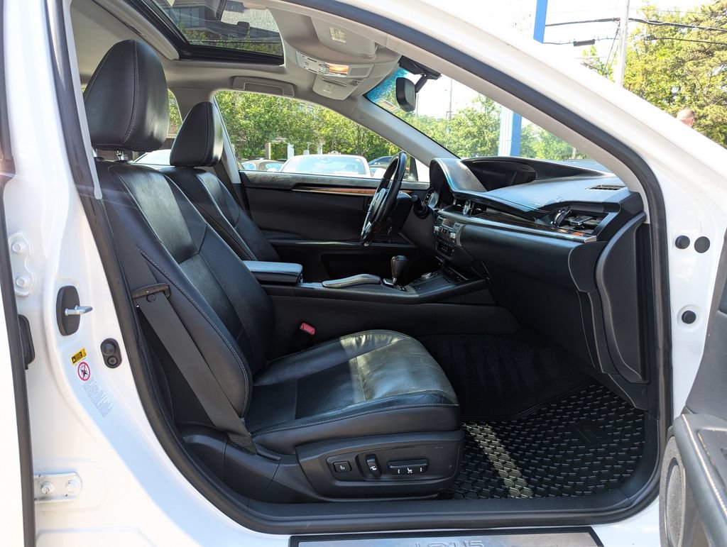 Used 2015 Lexus ES 350 FWD image 32