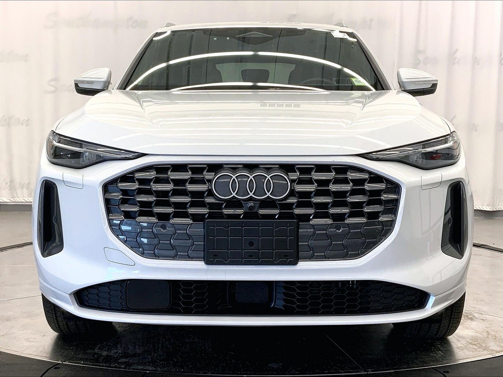 Used 2025 Audi Q5 Premium Plus w/ Premium Plus AWD/4WD image 2
