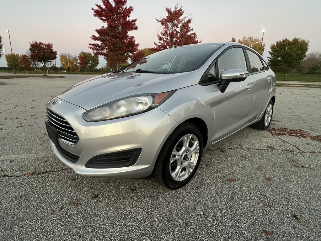 Used 2015 Ford Fiesta SE FWD image 1
