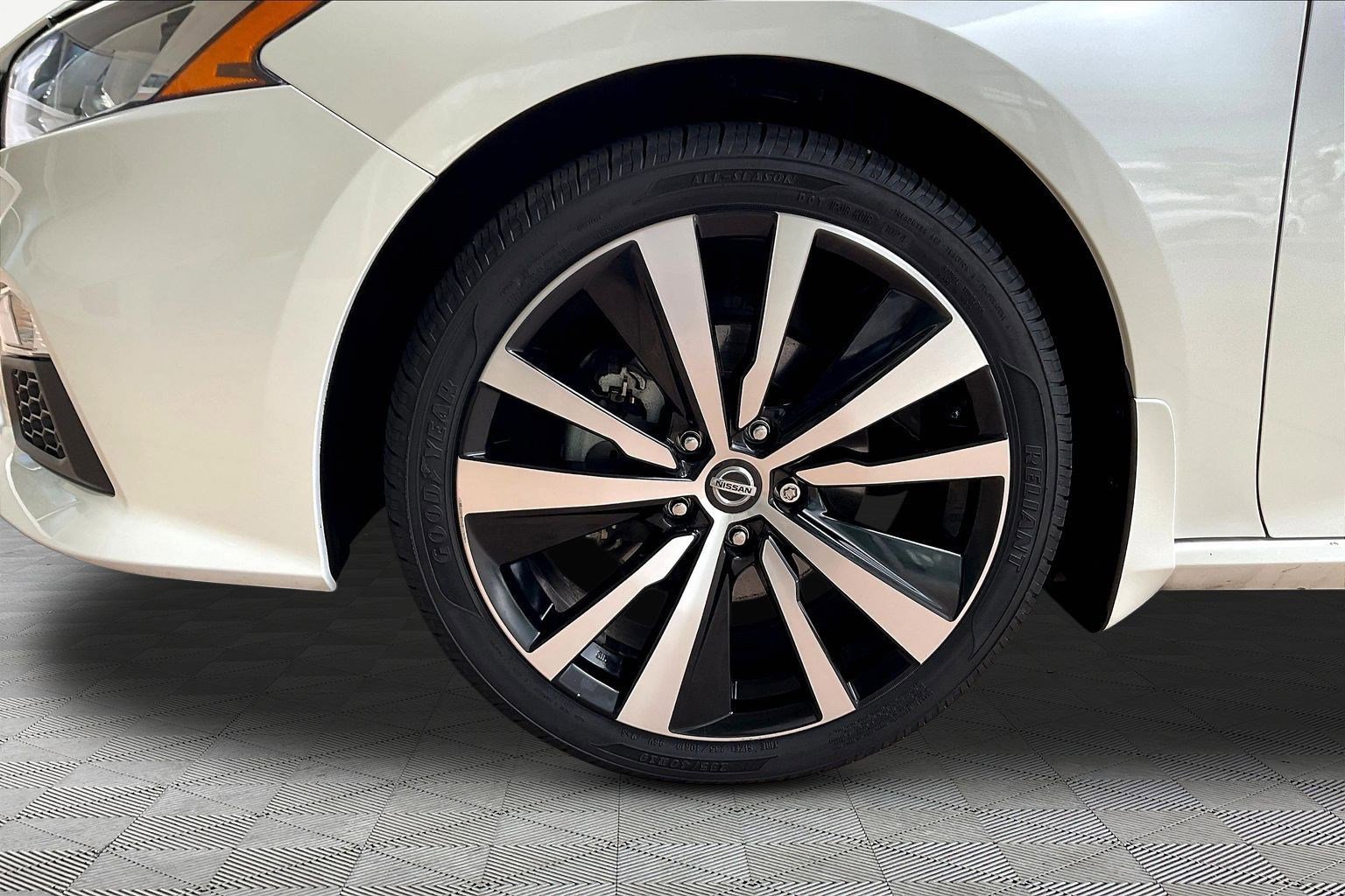Used 2021 Nissan Altima 2.5 SR w/ SR Premium Package AWD/4WD image 31