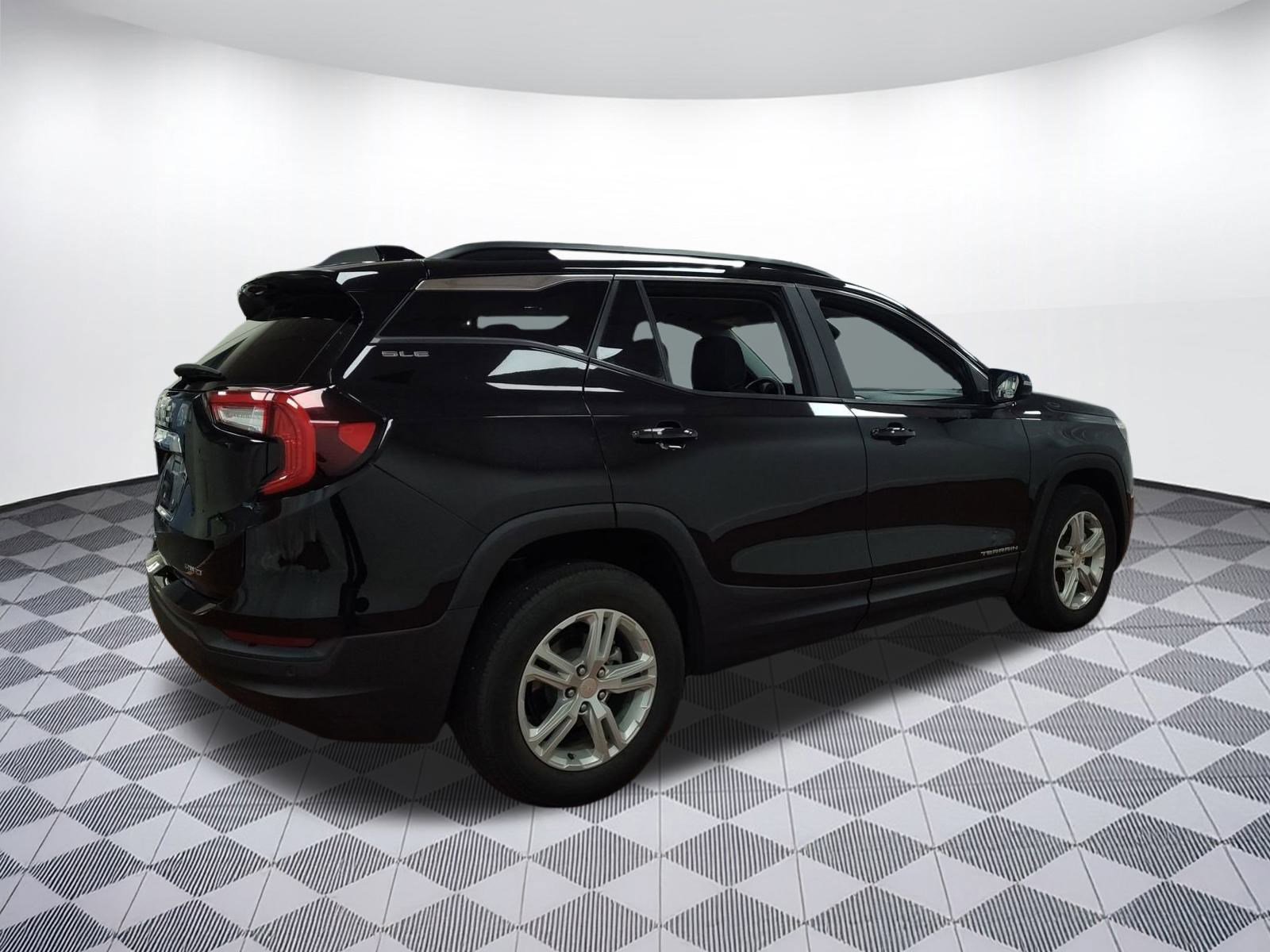 Used 2022 GMC Terrain SLE w/ Driver Convenience Package image 8