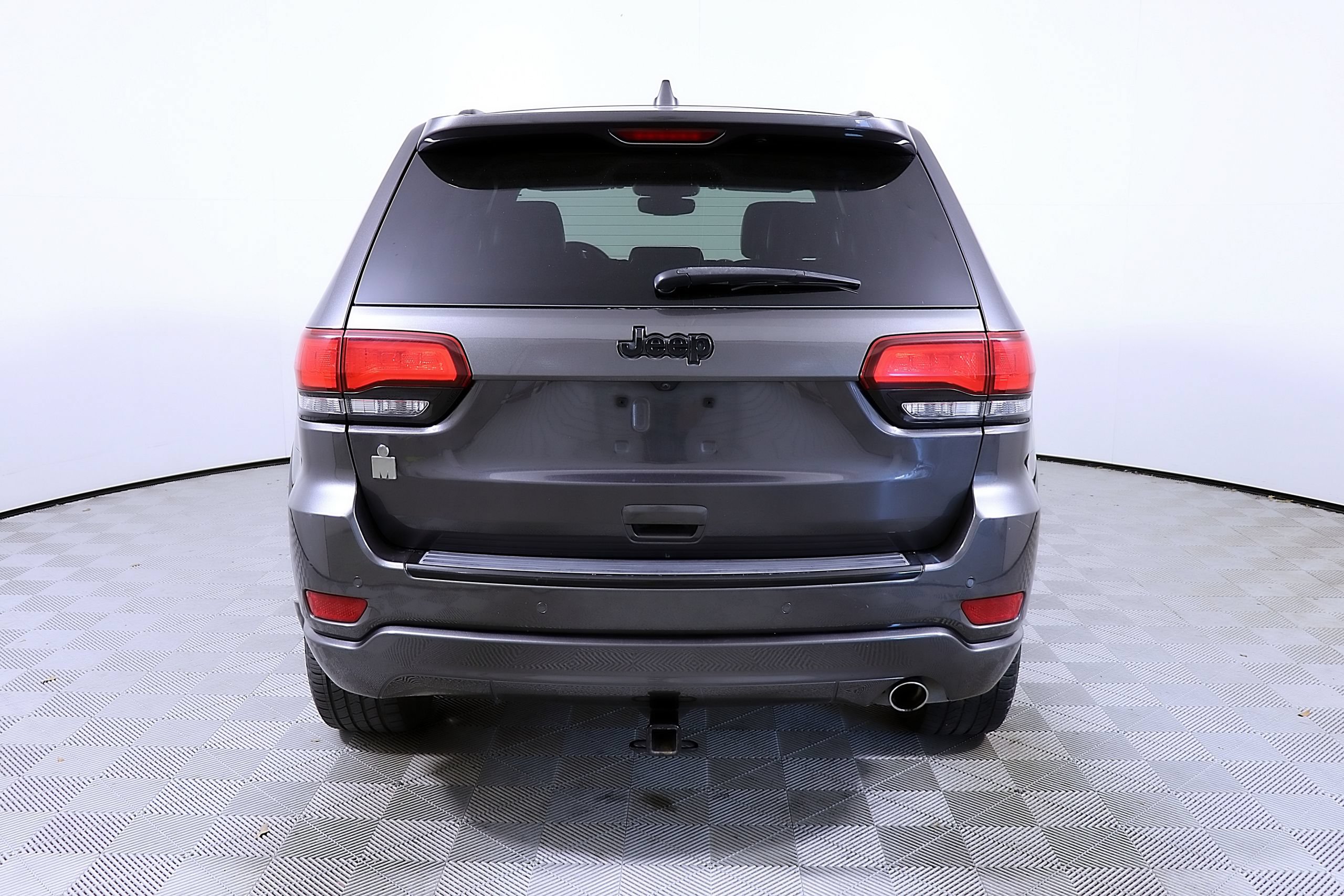 Used 2017 Jeep Grand Cherokee Altitude RWD image 8