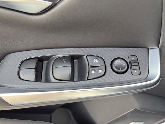 Used 2025 Nissan Sentra SR w/ SR Premium Package FWD image 15