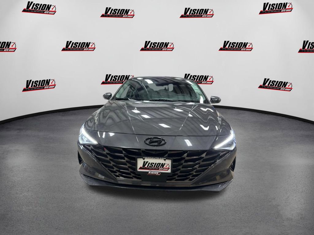 Used 2023 Hyundai Elantra Limited image 2