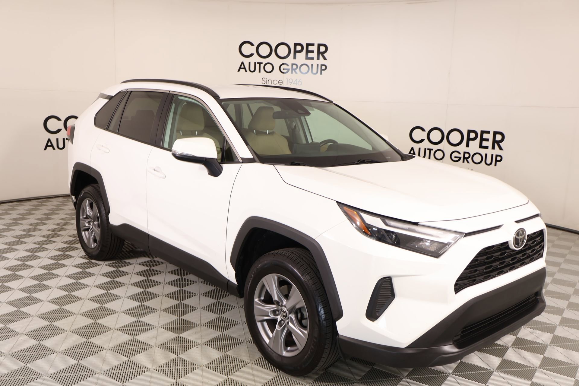 Used 2022 Toyota RAV4 XLE FWD image 1