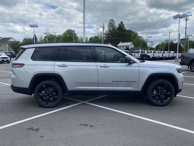 New 2025 Jeep Grand Cherokee L Limited w/ Luxury Tech Group II image 9