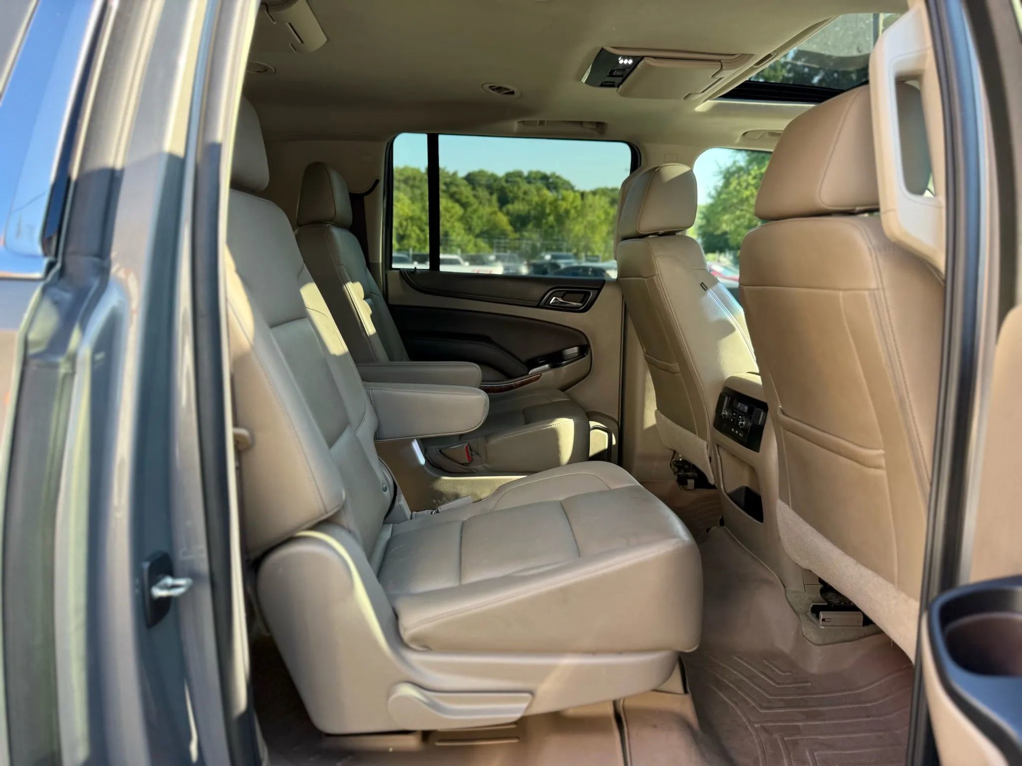 Used 2017 Chevrolet Suburban Premier image 29