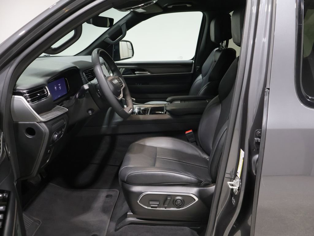 Used 2024 Jeep Wagoneer L Series III w/ Flexible Seating Group image 9