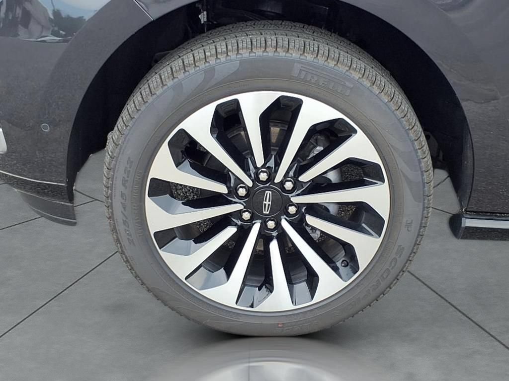 Used 2024 Lincoln Navigator L Reserve AWD/4WD image 3