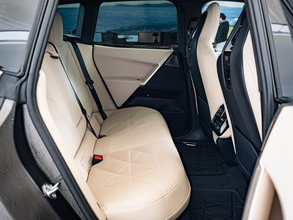 Used 2023 BMW iX M60 image 35