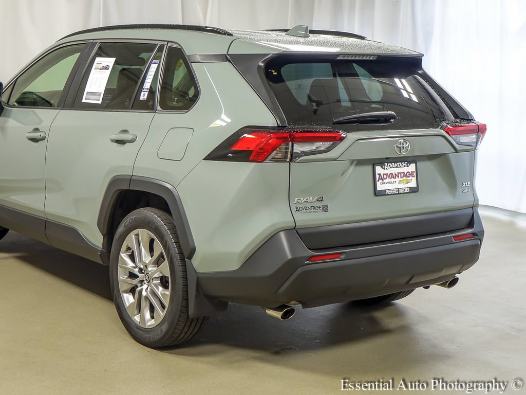Used 2021 Toyota RAV4 XLE Premium AWD/4WD image 7