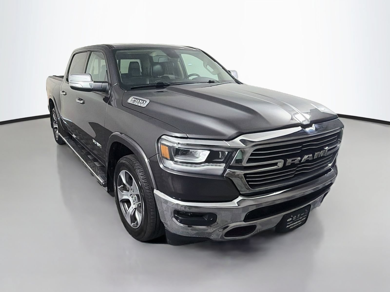 Used 2019 RAM 1500 Laramie AWD/4WD image 1