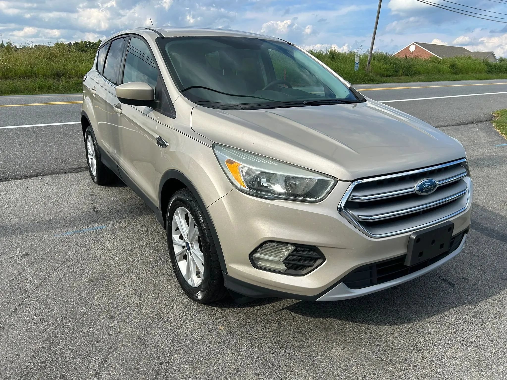 Used 2017 Ford Escape SE FWD image 3