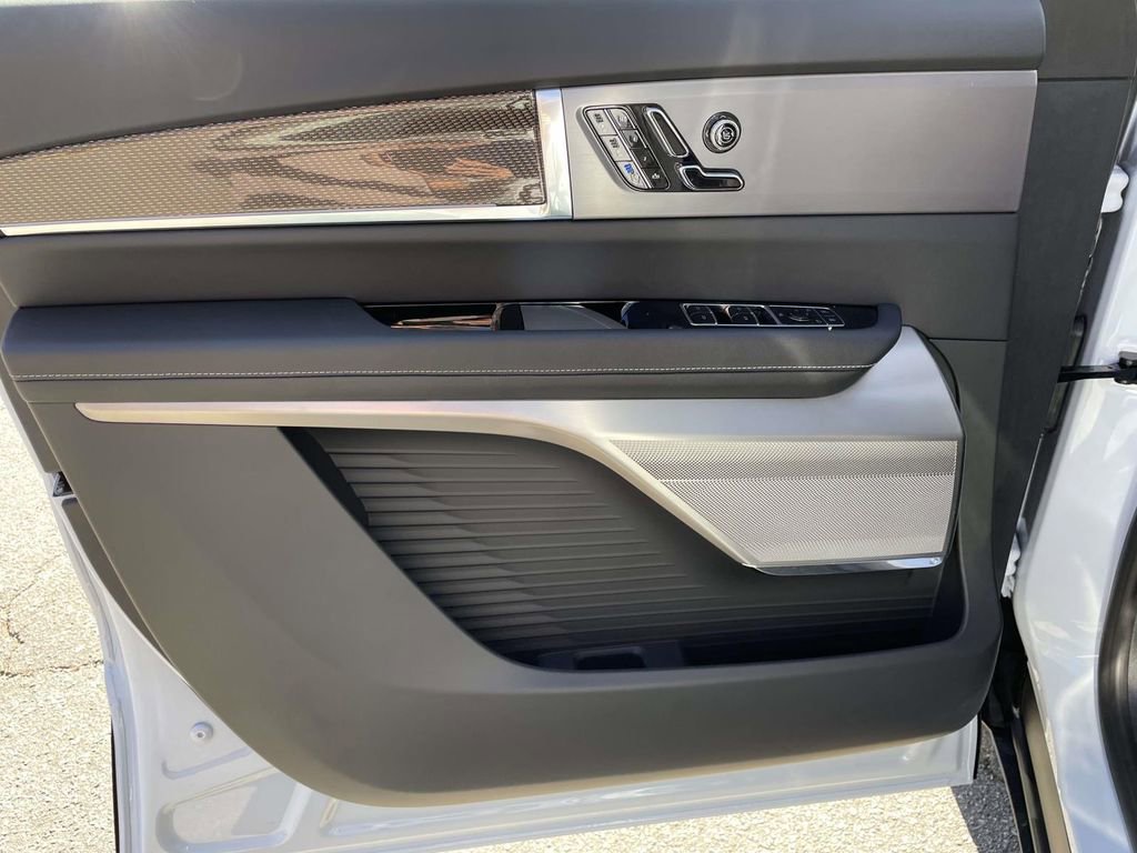 New 2026 Cadillac Vistiq Sport image 16