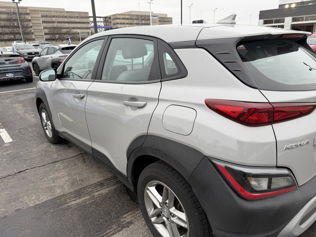 Used 2023 Hyundai Kona SE image 5