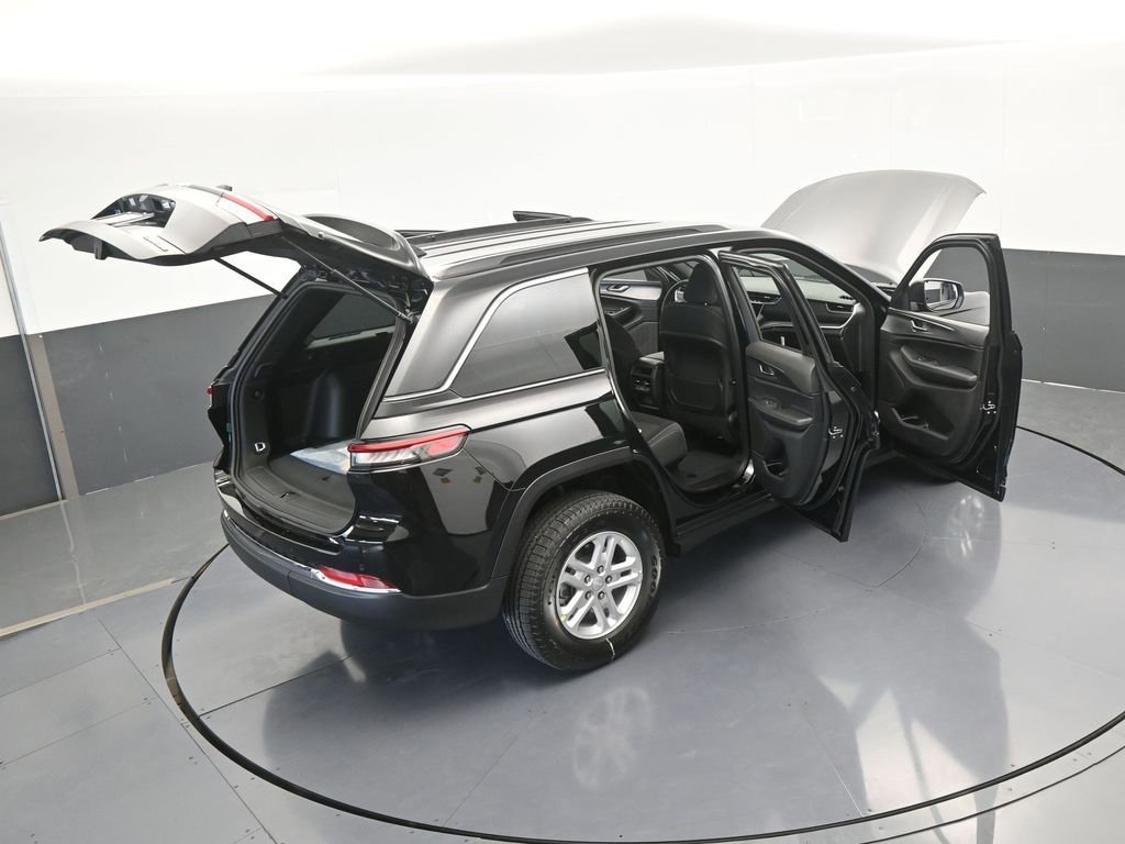 Used 2025 Jeep Grand Cherokee Laredo image 62