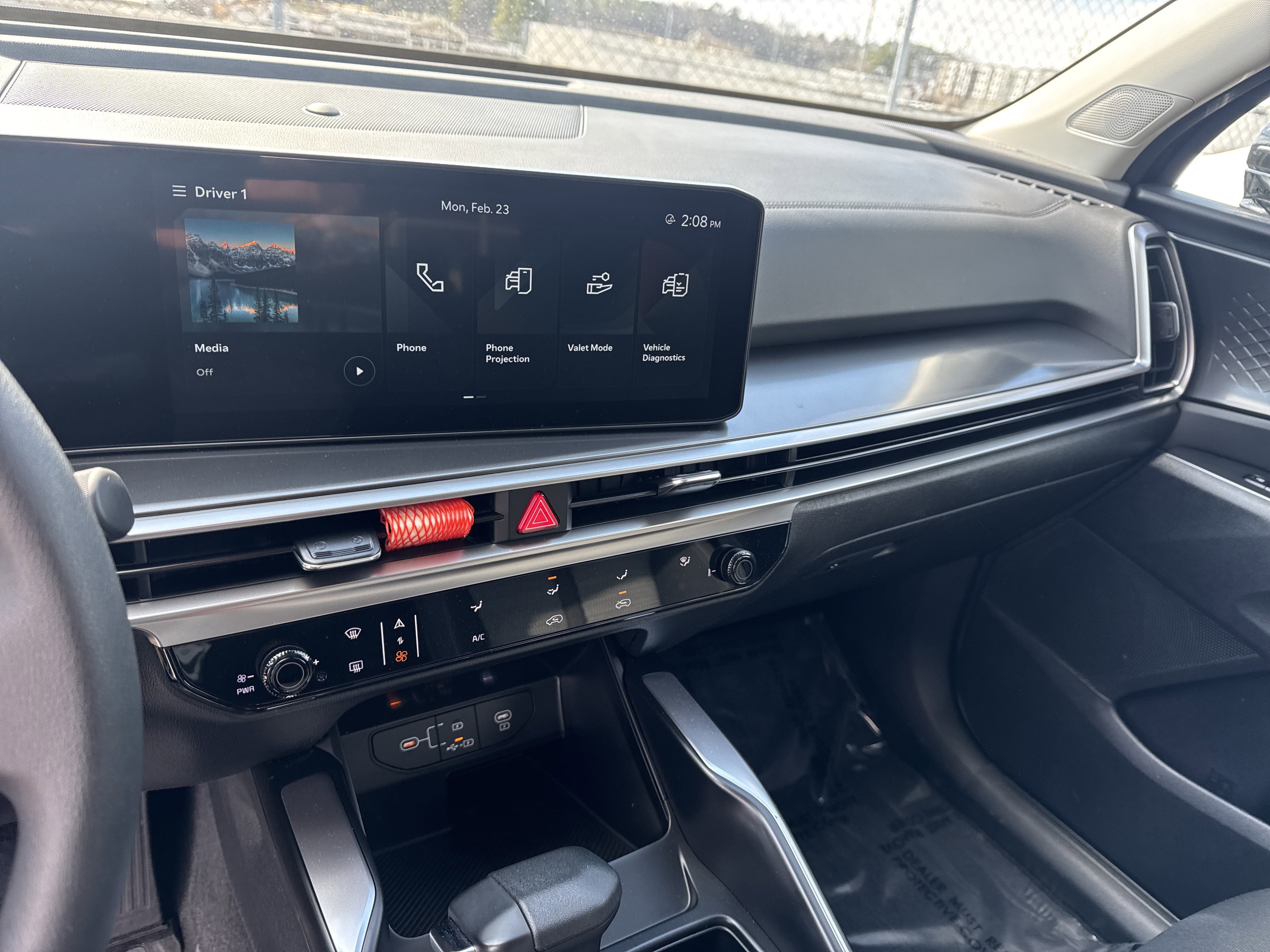 Certified 2025 Kia Sorento LX image 28