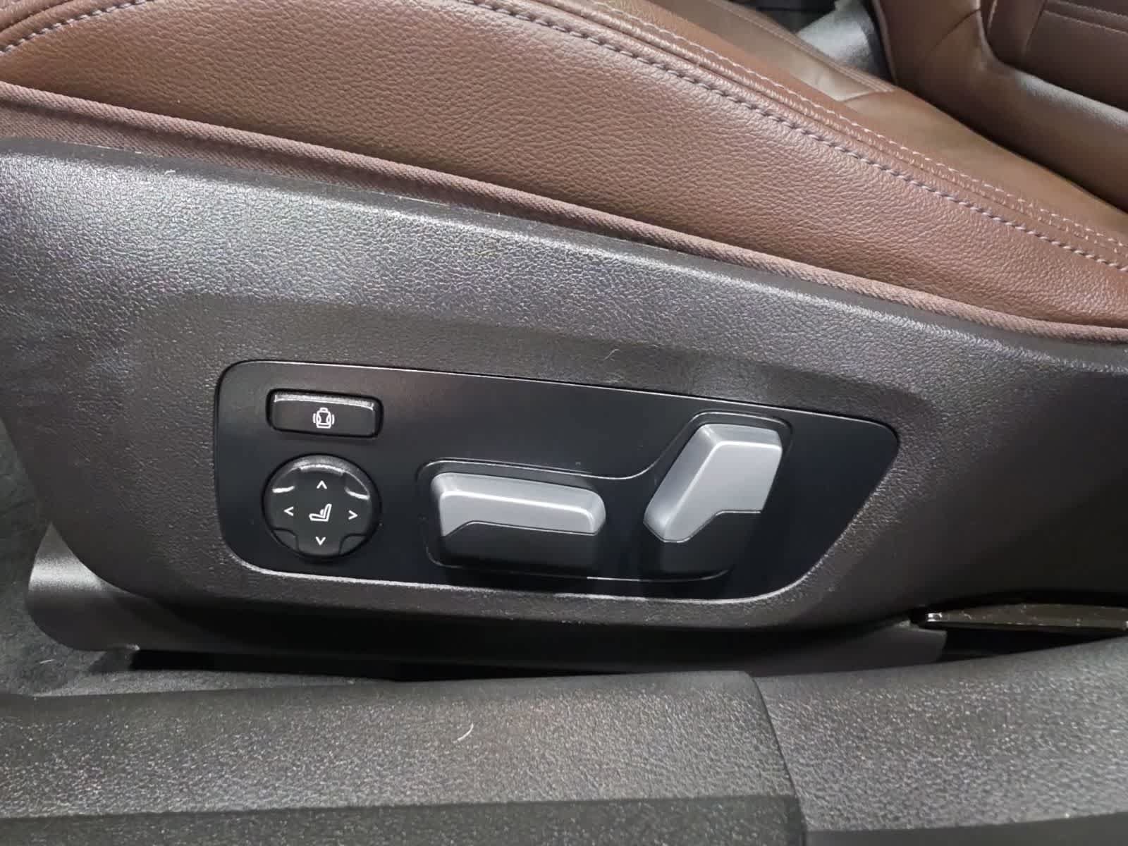 Used 2021 BMW 330e xDrive w/ Premium Package AWD/4WD image 16