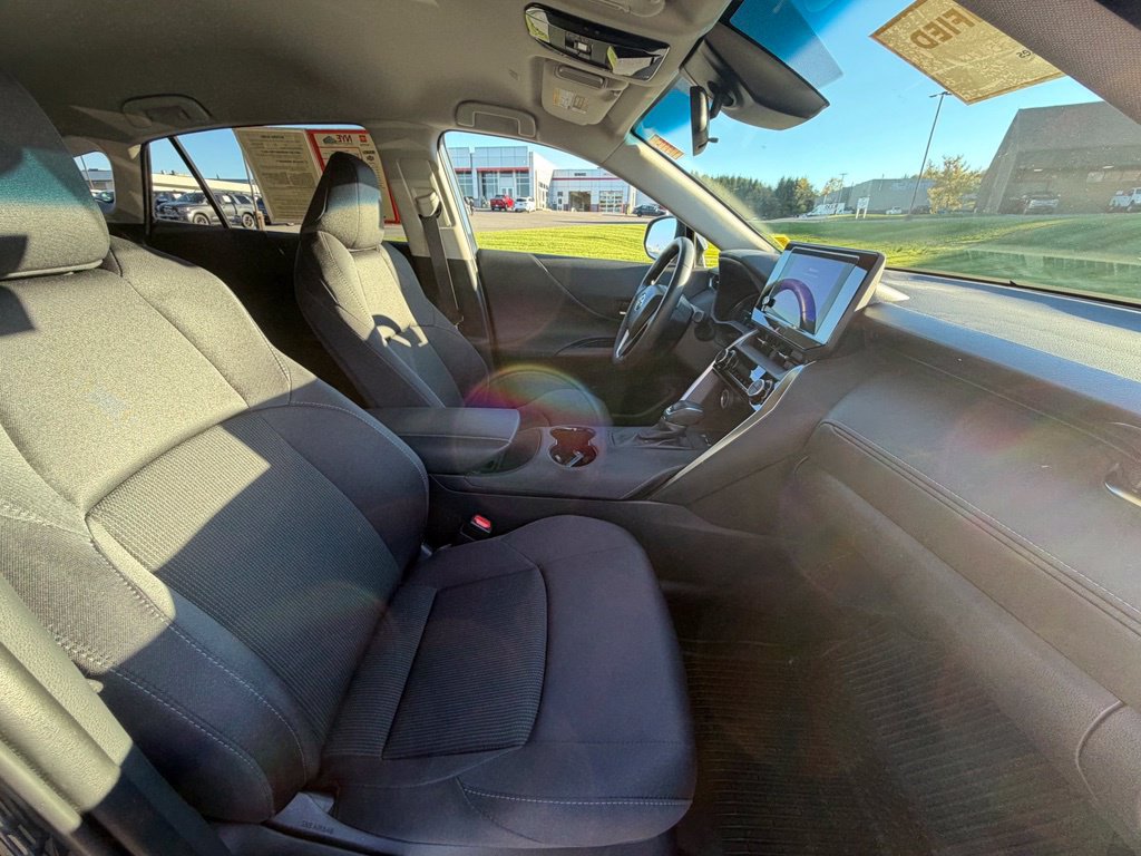 Used 2024 Toyota Venza LE AWD/4WD image 32