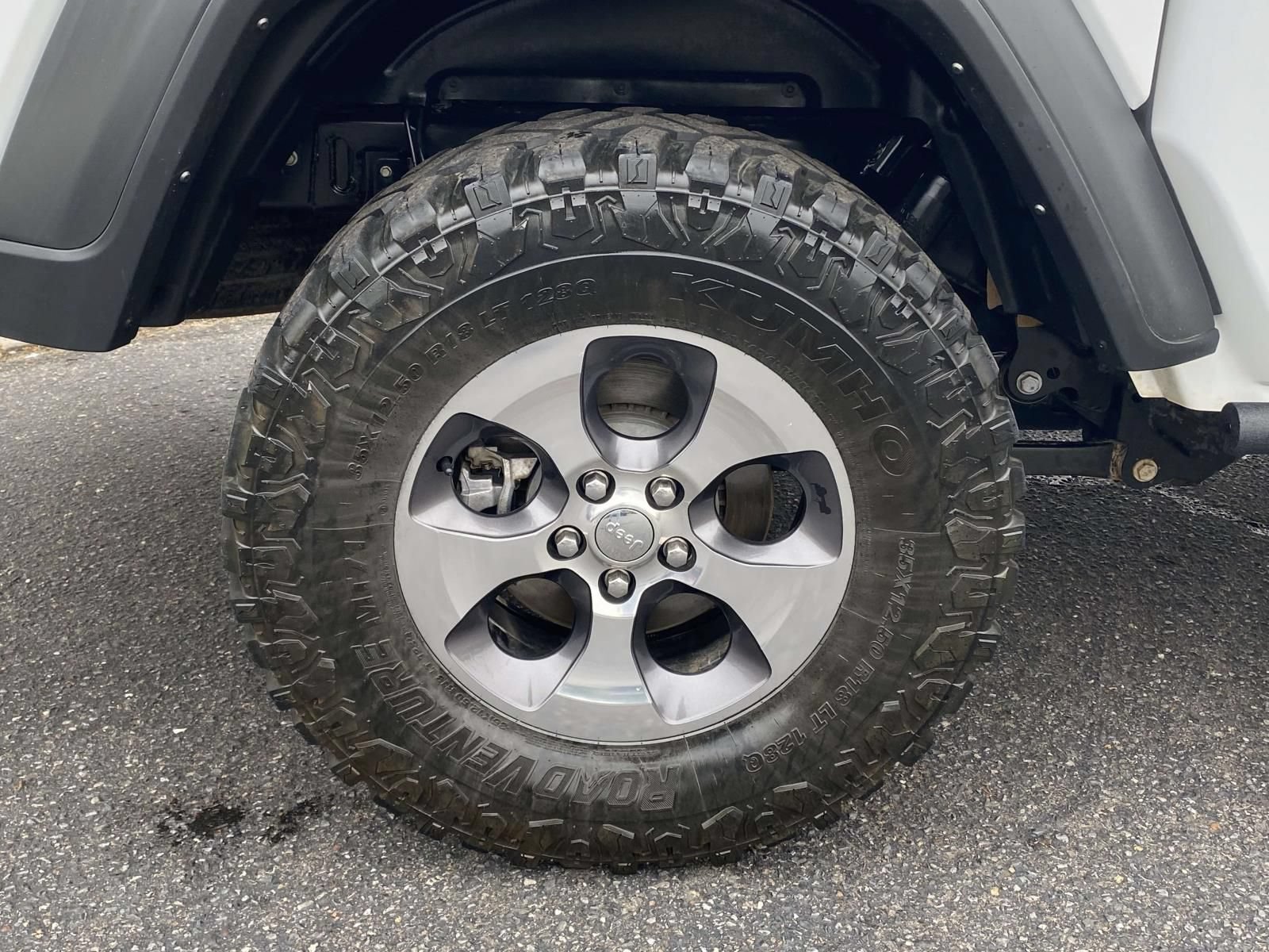 Used 2023 Jeep Gladiator Sport AWD/4WD image 8