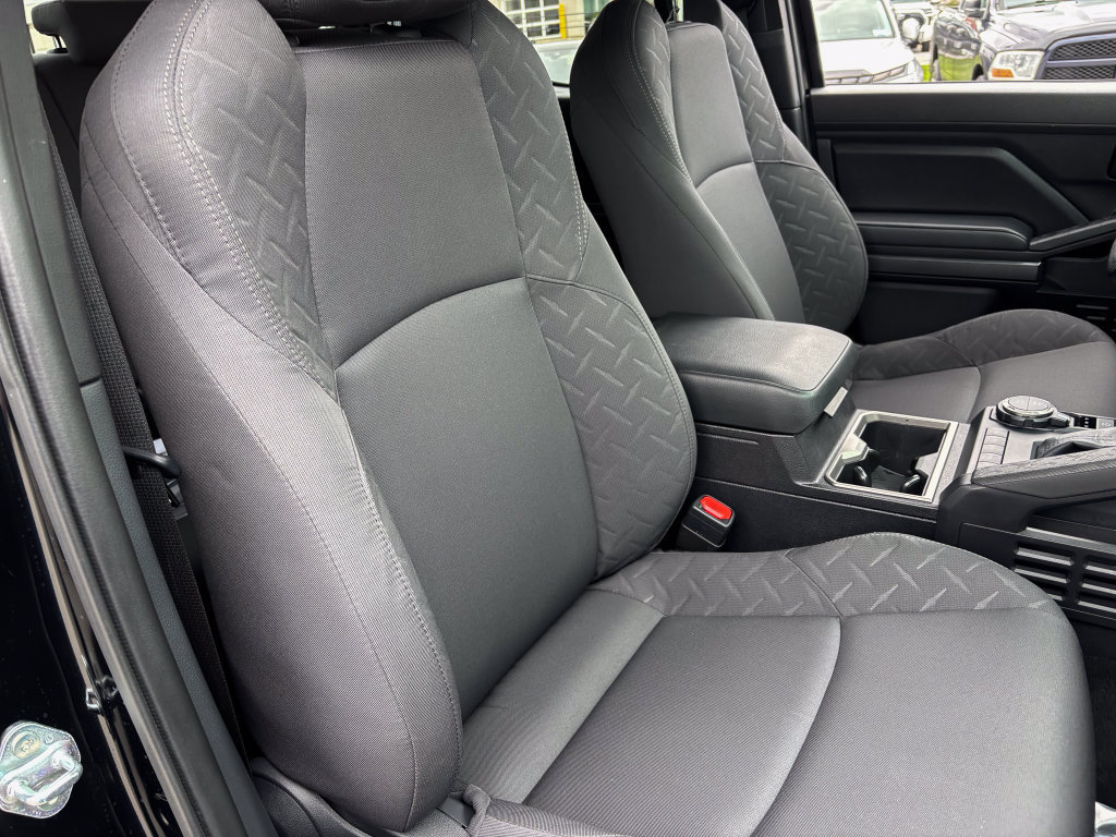 Certified 2025 Toyota Tacoma SR5 AWD/4WD image 36