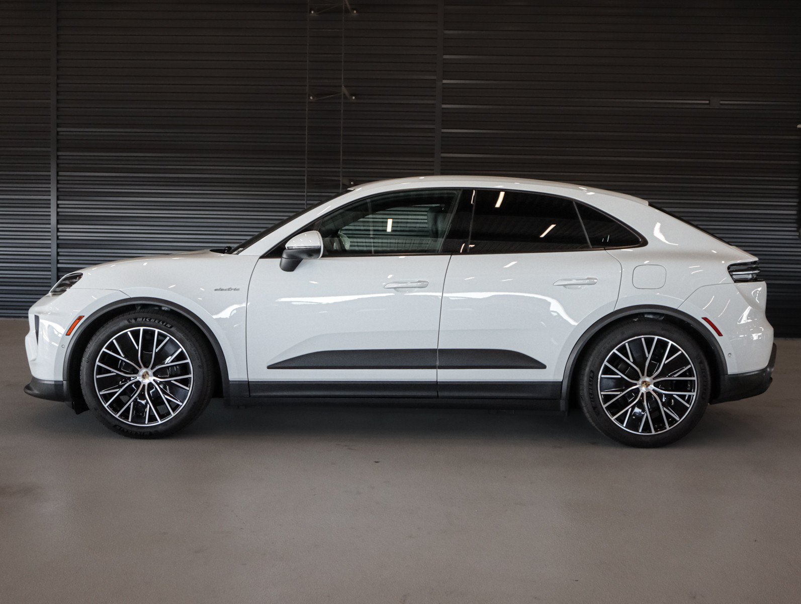 Used 2024 Porsche Macan 4 Electric AWD/4WD image 2